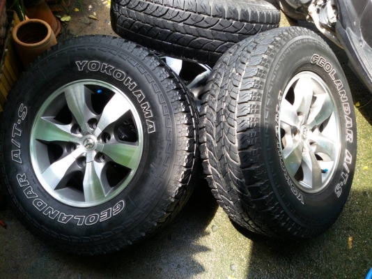 ล้อขอบ 16 TOYOTA พร้อมยาง YOKOHAMA 265 70 16 ปี 12 ชุดล่ะ 9800