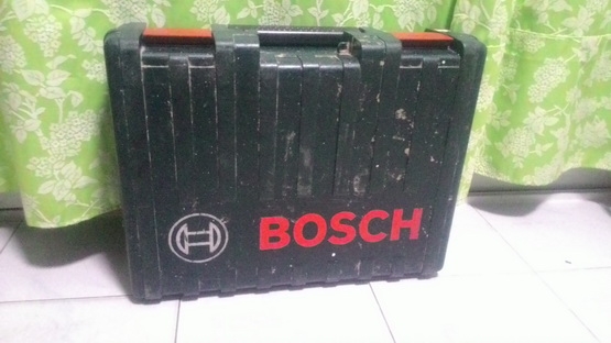 เครื่องสกัดคอนกรีตไฟฟ้า ยี่ห้อ BOSCH รุ่น GSH 388 X  สภาพพร้อมใช้งาน มีกล่องเก็บเรียบร้อยครับ