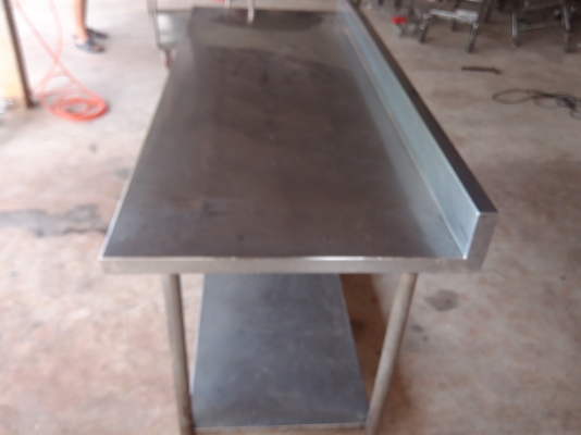 ขาย 6,500 บาท โต๊ะสแตนเลส  มือสอง ครับ