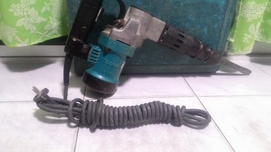 เครื่องสกัดคอนกรีต makita hm 0810 (แท้) สภาพพร้อมใช้งานครับ