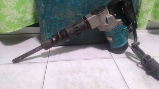 เครื่องสกัดคอนกรีต makita hm 0810 (แท้) สภาพพร้อมใช้งานครับ