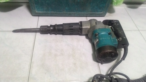 เครื่องสกัดคอนกรีต makita hm 0810 (แท้) สภาพพร้อมใช้งานครับ