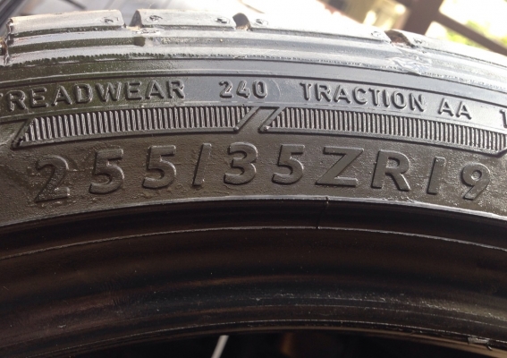 ยาง Dunlop sportmaxx หน้า 245 35 19 ปี13 หลัง 255 35 19 ปี12 ราคาไม่แพง