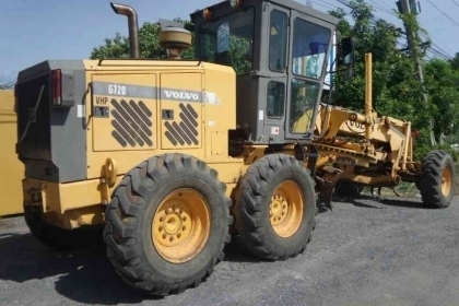 รถเกรด VOLVO 6720 ใช้งาน8000ช.ม เอกสารเล่มทะเบียน