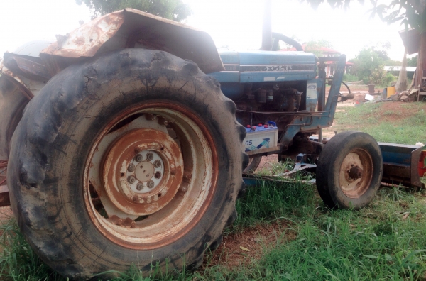 FORD 6610 เพลาเดียว เสื้อลาย อุปกรณ์ครบ มีใบดันหน้า ผานพรวน 7 รถใช้งานได้ดีครับ เครื่องแรงดีสตาร์ทติดง่ายไม่มีปัญหาครับ ระบบเกียร์เดินหน้าถอยหลังเข้าง่ายไม่มีหลุด ช่วงล่างดี ยางสภาพพอใช้ครับขายตามสภาพครับ มีเอกสารอินวอย ราคาต่อรองได้ครับ FORD 6610 เพลาเดียว เสื้อลาย อุปกรณ์ครบ มีใบดันหน้า ผานพรวน 7 รถใช้งานได้ดีครับ เครื่องแรงดีสตาร์ทติดง่ายไม่มีปัญหาครับ ระบบเกียร์เดินหน้าถอยหลังเข้าง่ายไม่มีหลุด ช่วงล่างดี ยางสภาพพอใช้ครับขายตามสภาพครับ มีเอกสารอินวอย ราคาต่อรองได้ครับ