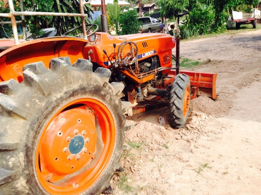 ขาย KUBOTA L3001-4x4 -2 เพลา (ราคา 95,000บาท) (ภาพวีดีโอ) เครื่องดี 4 สูบ ยางสภาพ80\% พร้อมอูปกรณ์ 2