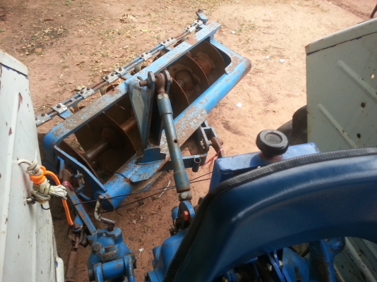 ขายด่วนเลยครับ ฟอร์ด 6600 เสื้อลาย รถพร้อมใช้งานครับ เล่มพร้อมโอนครับ