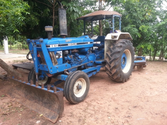 ขายด่วนเลยครับ ฟอร์ด 6600 เสื้อลาย รถพร้อมใช้งานครับ เล่มพร้อมโอนครับ