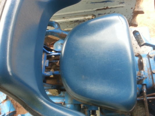 ขายด่วนเลยครับ ฟอร์ด 6600 เสื้อลาย รถพร้อมใช้งานครับ เล่มพร้อมโอนครับ