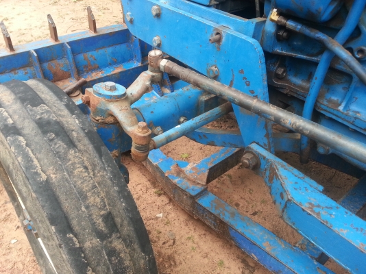 ขายด่วนเลยครับ ฟอร์ด 6600 เสื้อลาย รถพร้อมใช้งานครับ เล่มพร้อมโอนครับ