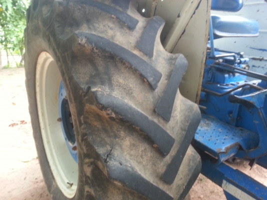 ขายด่วนเลยครับ ฟอร์ด 6600 เสื้อลาย รถพร้อมใช้งานครับ เล่มพร้อมโอนครับ