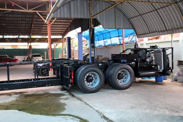 ขายคัซซีบัสประกอบ 10 ล้อ อีซูซุ 10 น๊อต