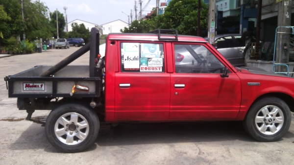 นิสสัน720 TD27 ฝาดำ 4ประตู ตามสภาพ