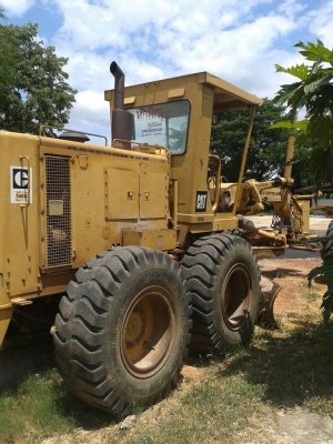 ขายด่วนครับ รถเกรดเดอร์ 140G 72 Vใช้งาน 7XXX ซ.ม. เครื่อง ไดเร็ก มี ลิปเปอร์หลัง ทบ.ครับ