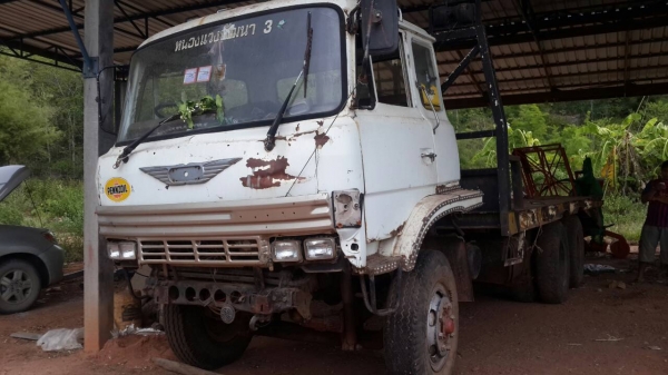 ขายสิบล้อหางปลาขึ้นสองร้อย เครื่องเกียร์HO เบรคทริฟฟี่ มีชโลร์ ช่วงล่างสองเพลา ISUZU ทะเบียนขาด,1ปี,พร้อมโอน