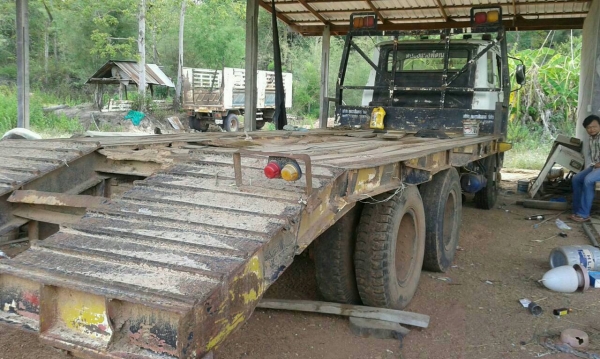 ขายสิบล้อหางปลาขึ้นสองร้อย เครื่องเกียร์HO เบรคทริฟฟี่ มีชโลร์ ช่วงล่างสองเพลา ISUZU ทะเบียนขาด,1ปี,พร้อมโอน