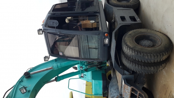 ขายรถแมคโคล้อยาง kobelco sk100w ทะเบียน