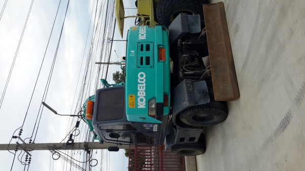 ขายรถแมคโคล้อยาง kobelco sk100w ทะเบียน