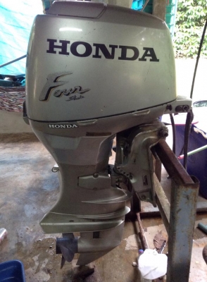 ขายเครื่อง honda 50 hp 4 จังหวะ ( โช๊ค )  สภาพพร้อมใช้งาน