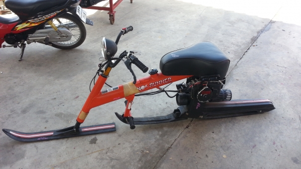 ขาย สกีหิมะ CHRYSLER U.S.A ดังรูป สภาพสวย เครื่งแน่นๆ จากญี่ปุ่น