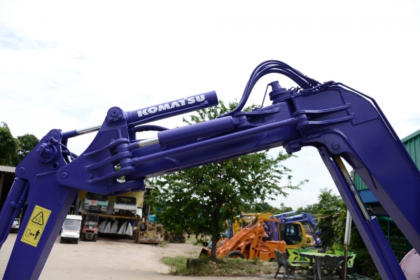 KOMATSU PC28UU KOMATSU PC28UU