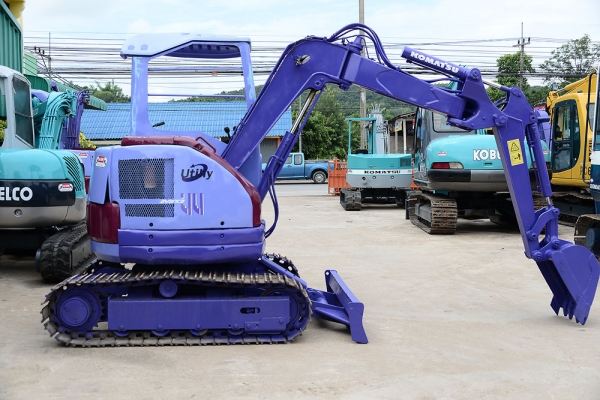 KOMATSU PC28UU KOMATSU PC28UU