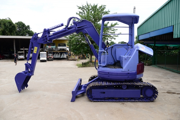 KOMATSU PC28UU