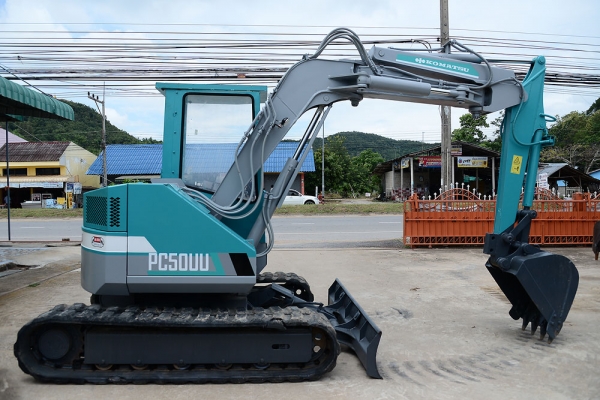 KOMATSU PC50UU-1