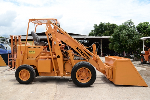 รถตัก KOMATSU SD25