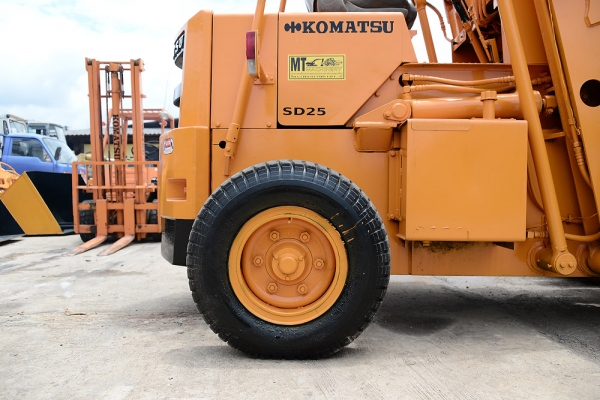 รถตัก KOMATSU SD25 รถตัก KOMATSU SD25