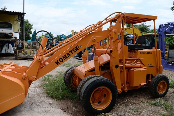 รถตัก KOMATSU SD25 รถตัก KOMATSU SD25