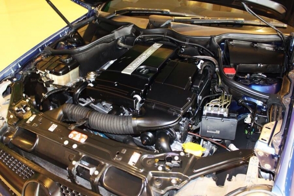 ขาย Banz CLK 200 Convertible ปี2004 รถออกBenz thailand ตัวท็อปสุด Avantgarde สีน้ำเงิน หายากมาก สภาพสวยไร้ที่ติ ชุดแต่ง AMG แท้รอบคัน กระจังหน้าดาวใหญ่ แม็ก 19 ยางใหม่ ท่อ carlsson ออก 4 ฝากกระโปรงหน้าเคลฟร่า ภายในสีทูโทน หายาก สตาร์หัวเกียร์ รถสวยมีเสน่ห