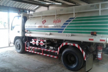 NPR 120 รถบรรทุกน้ำมัน