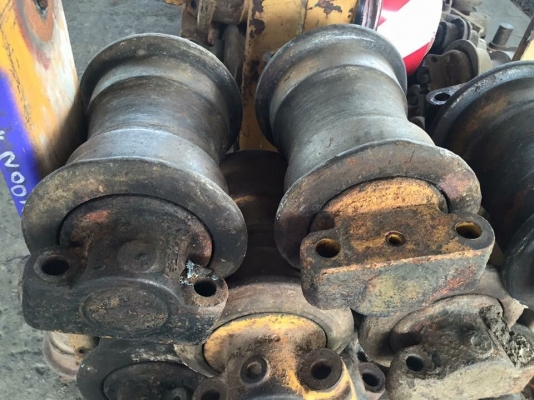 โรลเลอร์ PC200-5-6  เก่าใน