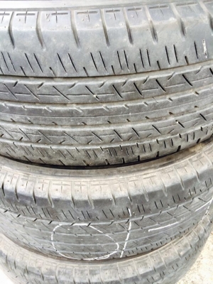 ขายยางขอบ16" 215-60R16 ปี2014 Bridgestone Turanza สวยๆ ทั้ง4เส้นไม่แตกไม่บวม ขาย 2,500 บาทสนใจโทรสอบถามได้ที่ 062-121-9299 / 088-022-3848  ID Line : thidasasa ดูของแถวดอนเมืองครับ