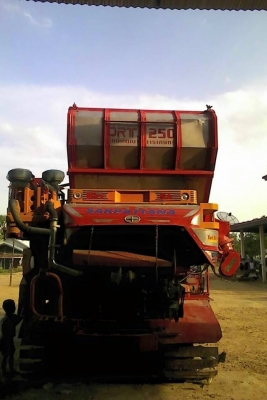 ขายรถเกี่ยวข้าว ศักดิ์พัฒนา KM56อุ้ม2.5ตัน เครื่อง230เทอร์โบ ตัวเดิน12 สภาพพร้อมใช้งาน สนใจโทร 090-8588220คุณนะ 093-3258446คุณบิว ID:narong498 หรือเข้าดูสินค้าอื่นๆได้ที่ www.truck.in.th/498 หรือเพจFacebook ณรงค์ ซื้อขายรถมือสอง (เว็บไซต์ส่วนตัว) หรือFace