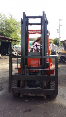 forklift รถยกโฟร์คลิฟท์ 3.5 ตัน ดีเซล เกียร์ครัช ยกสูง 4 เมตร ยางตัน