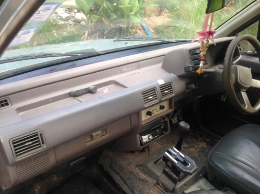 87ปี33 พาเวอร์โรงงานเครื่อวดีมาก   คัสชีมีสนิมผุนิดหน่อยเท่าหัวแม่มือ แอร์มี ตีเก็บสี. แต่ไม่มีผุ หน้าไม่เดิม เอกสารครบ ราคา77500 ต่อรอง สนใจ0930693225