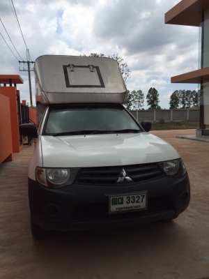 รถกระบะแบบมีหลังคาและฝาปิดข้างพร้อมใช้งาน