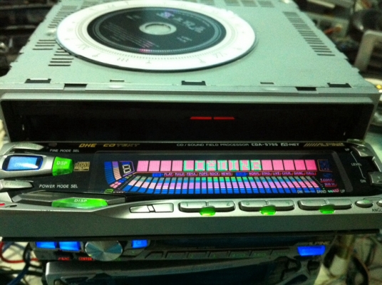 Alpine CDA-5755 PROCESSOR ใช้ร่วมกับเครื่องAlpine ทำให้เครื่องเล่นออก3ปรีเอ้า เล่นแผ่นCDได้ กราฟฟิกEQ  หน้าจอไฟฟ้า ปรับระดับหน้าจอได้ สภาพสวย Made in japan มือ2 ญี่ปุ่น