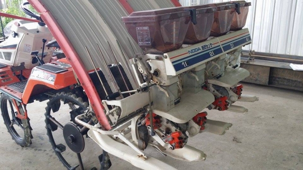 รถปลูกข้าวนั่งขับ KUBOTA รุ่น S1-400R (NODA) เก่าญี่ปุ่น พร้อมกล่องหยอดปุ๋ยด้านท้าย ดำนา 4 แถว สภาพสวย