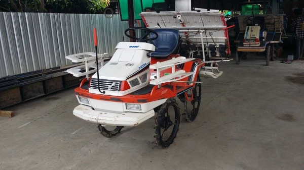 รถปลูกข้าวนั่งขับ KUBOTA รุ่น S1-400R (NODA) เก่าญี่ปุ่น พร้อมกล่องหยอดปุ๋ยด้านท้าย ดำนา 4 แถว สภาพสวย