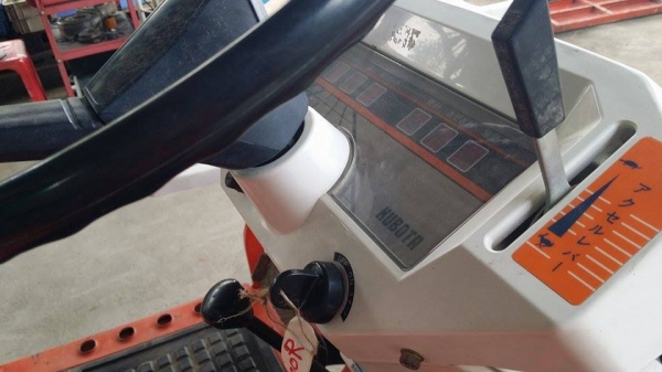 รถปลูกข้าวนั่งขับ KUBOTA รุ่น S1-400R (NODA) เก่าญี่ปุ่น พร้อมกล่องหยอดปุ๋ยด้านท้าย ดำนา 4 แถว สภาพสวย