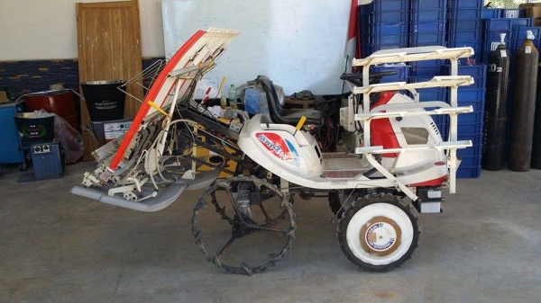 รถปลูกข้าวนั่งขับ MITSUBISHI  รุ่น MPR4H เก่าญี่ปุ่น  ดำนา 4 แถว พร้อมกล่องหยอดปุ๋ยน้ำด้านข้าง สภาพสวย