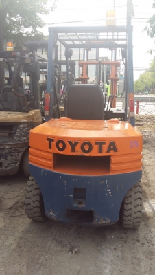 forklift 3.0T   TOYOTA รุ่น.5 ดีเซล 2Z  เกียร์อัตโนมัติ ยกสูงสุด 3.0 เมตร งาสไลด์  ยางตัน