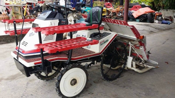 รถปลูกข้าวนั่งขับ YANMAR  RR40  (1) ดำนา 4 แถว  พร้อมกล่องหยอดปุ๋ยน้ำด้านท้าย  เก่าญี่ปุ่น สภาพสวย