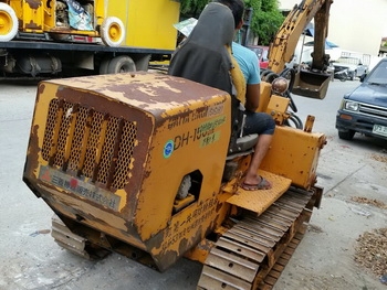 รถขุด แบคโฮ ขนาดเล็ก เครื่องยนต์ดีเชล สูบเดียว MITSUBISHI สตาร์ทได้ 2 ระบบ เพียง 138,000 บาทเท่าน้ัน