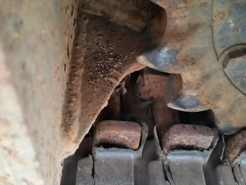 รถกระเช้า แมนลิฟท์ ตีนตะขาบ แทรกยาง AICHI เครื่อง ISUZU สูง15 เมตร ราคา 260,000 บาท