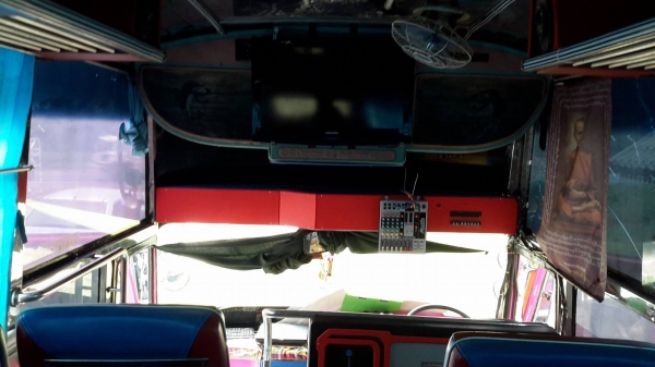 ขายรถบัส 41ที่นั่ง เครื่องเสียงพร้อม สภาพสว เล่มทะเบียนพร้อมโอน