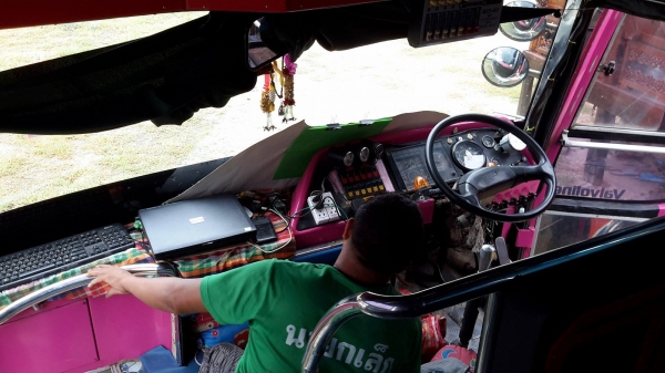 ขายรถบัส 41ที่นั่ง เครื่องเสียงพร้อม สภาพสว เล่มทะเบียนพร้อมโอน